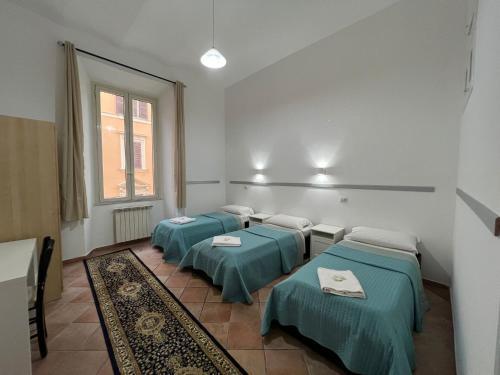 Zidan Guest House Room Type - Quadruple Room with Outside Private Bathroom