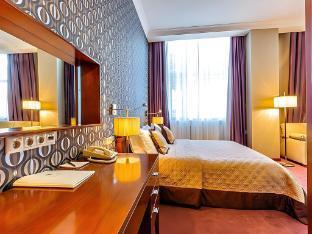 Raikin Plaza Hotel - Tap to explore photos