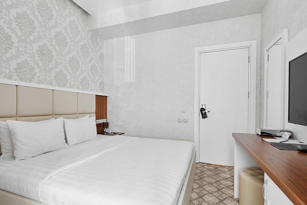 Arium Hotel - Tap to explore photos
