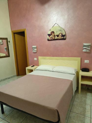 Hotel PRINCIPE AMEDEO - Tap to explore photos