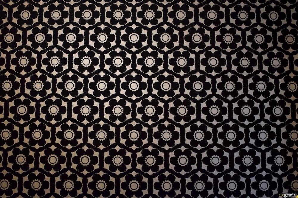 Hotel Parrasio - Tap to explore photos