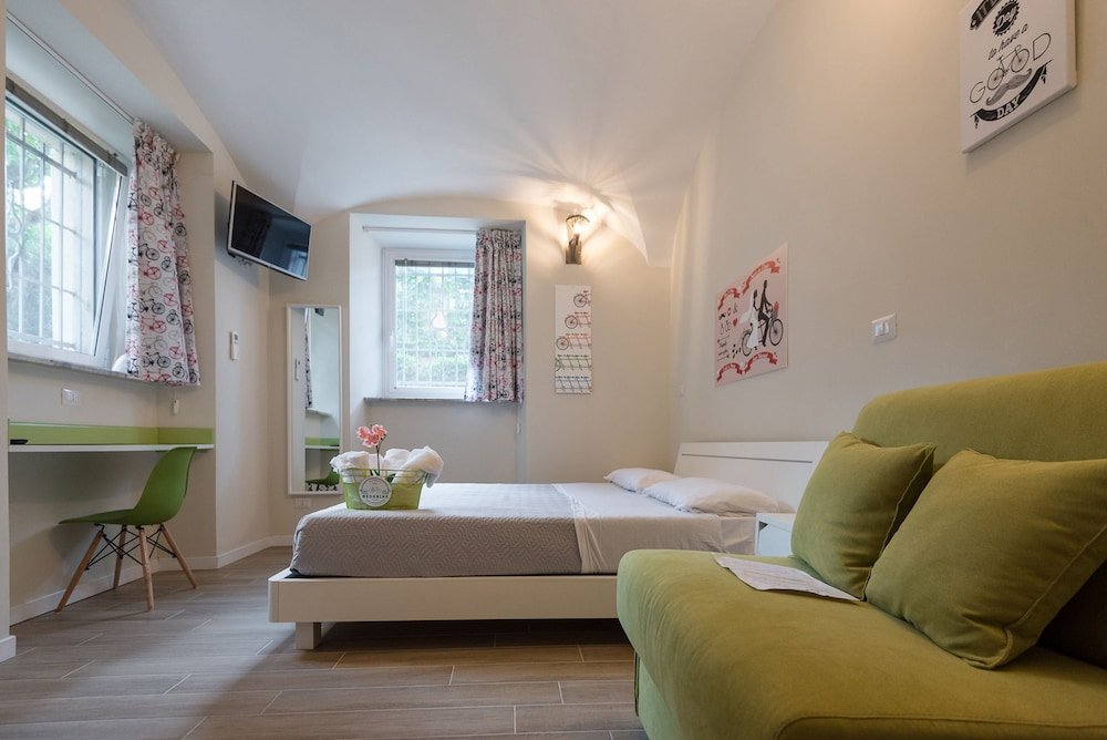 Bed&BikeRome Rooms Room Type - Triple Room (Velocipede)