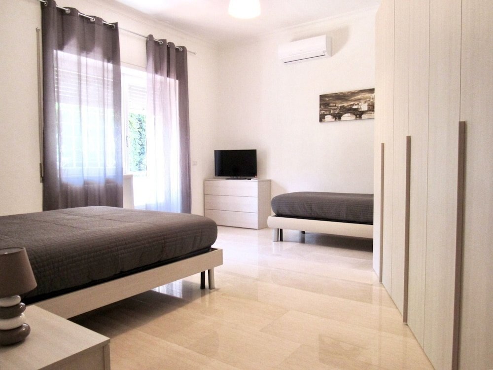 Roema Guest House Room Type - Triple Room, Balcony