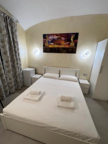 Favola Romana - Guest House - Tap to explore photos
