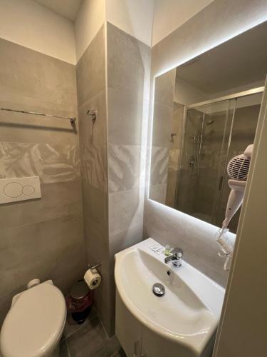 Favola Romana - Guest House - Tap to explore photos