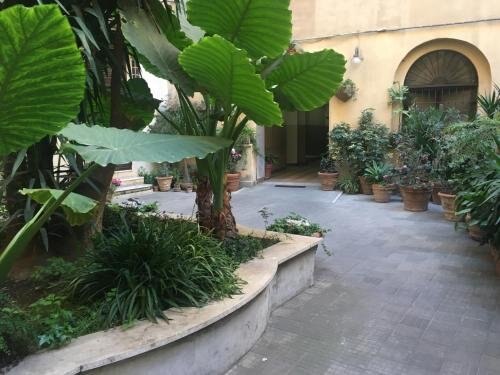 Favola Romana - Guest House - Tap to explore photos