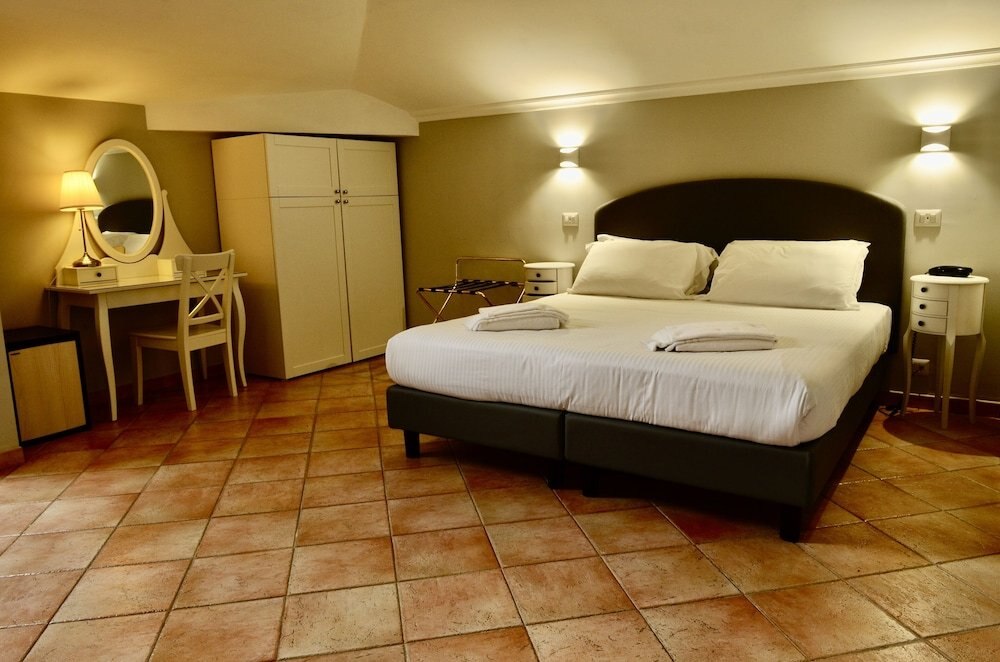 Sourire Hotel Room Type - Standard Triple Room