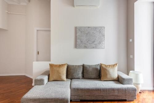 SuityRHome RioneMonti56 - Tap to explore photos