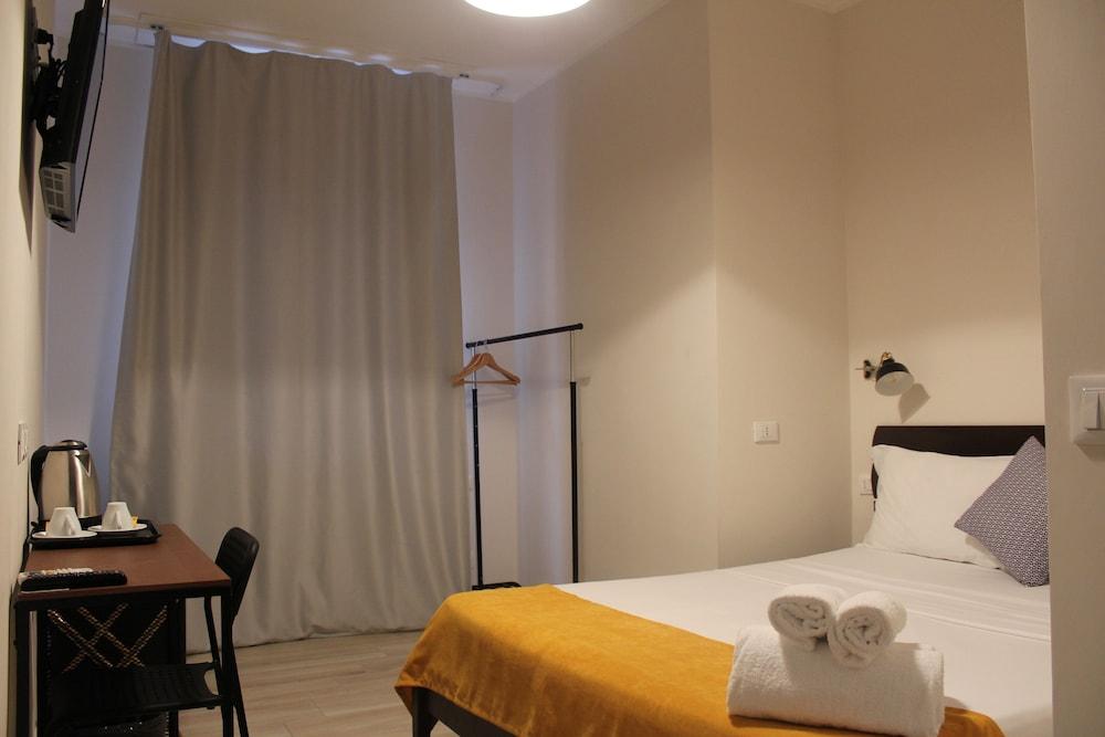 Dada Suites Room Type - Economy Double Room