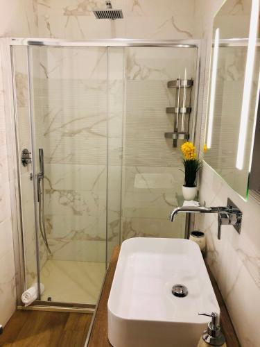 KAMBAL LUXURY SUITES - Tap to explore photos