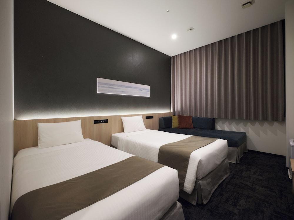 hotel MONday Premium TOYOSU Room Type - Deluxe Twin Room (with Sofa bed) hotel MONday Premium TOYOSU Room Type - Deluxe Twin Room (with Sofa bed)