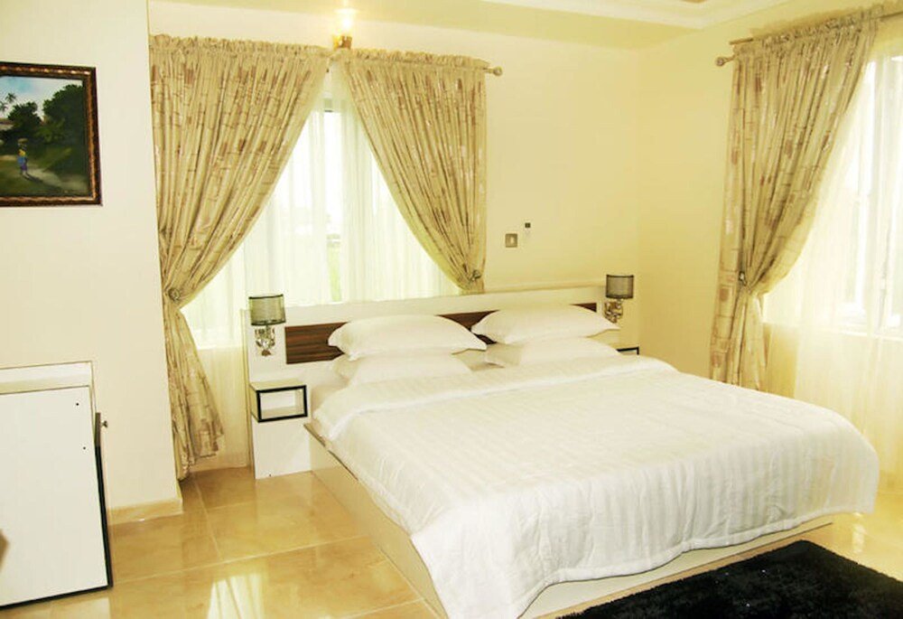 Milestone Hotel Room Type - Deluxe Room