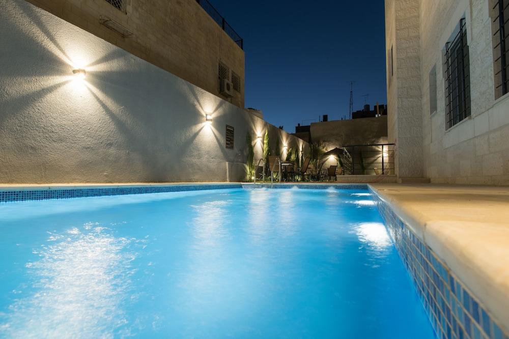 Shams al weibdeh hotel apartment - Tap to explore photos