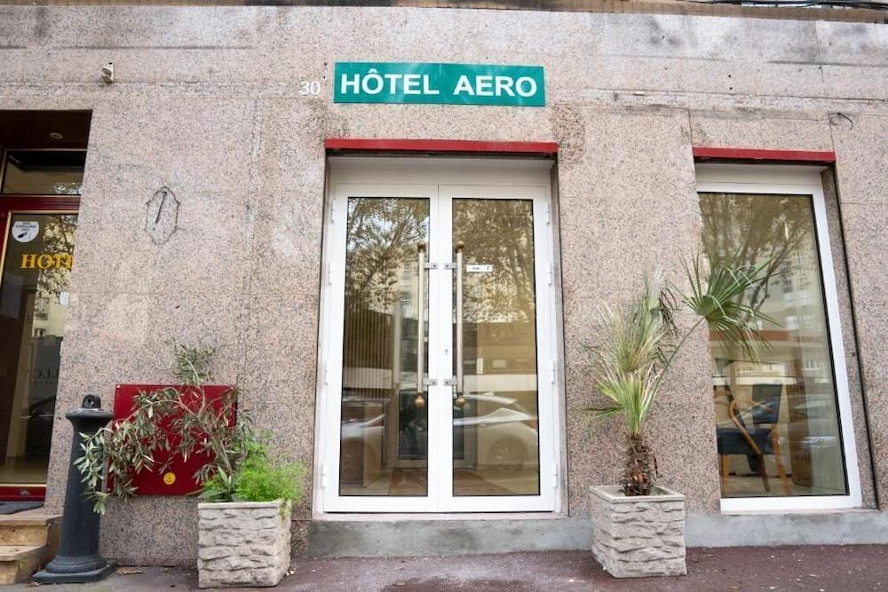 Aéro Club - Tap to explore photos