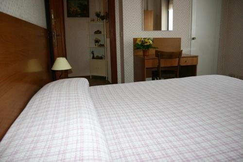 Albergo Anna - Tap to explore photos