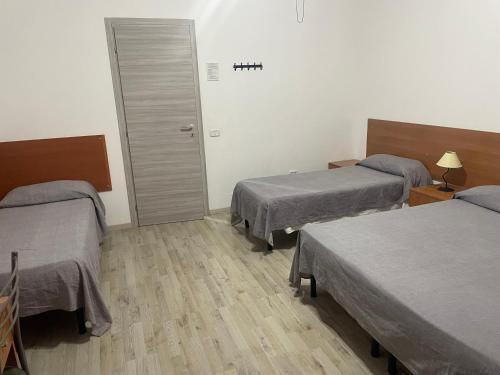 Albergo Anna - Tap to explore photos