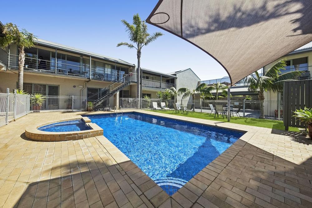 Moonlight Bay Apartments - Tap to explore photos