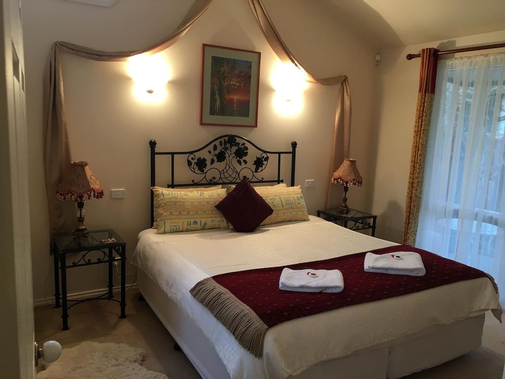 Weeroona Room Type - The Tuscan Villa