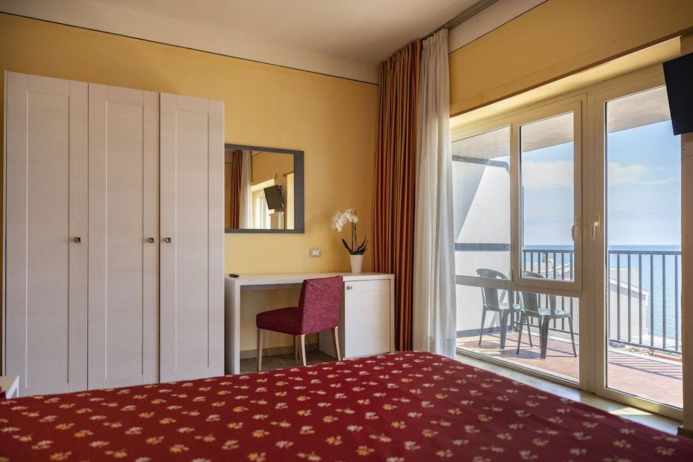 Hotel Villa Margherita Room Type - Standard Room, Sea View