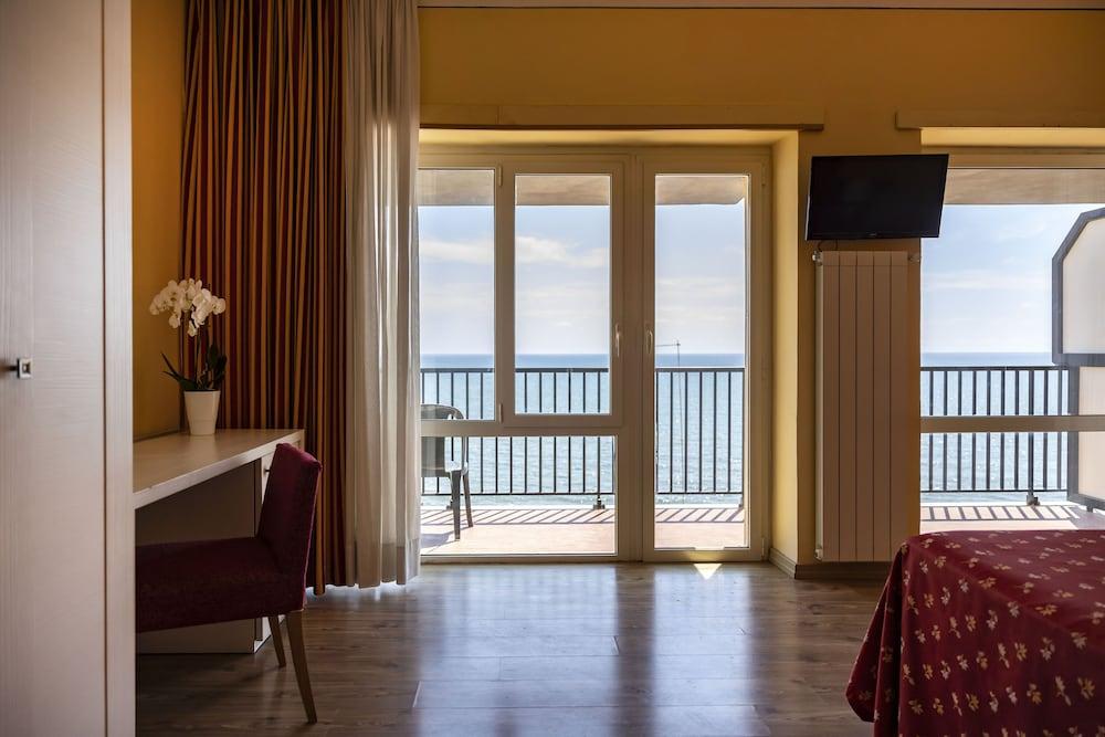 Hotel Villa Margherita Room Type - Standard Double or Twin Room, Sea View Hotel Villa Margherita Room Type - Standard Double or Twin Room, Sea View