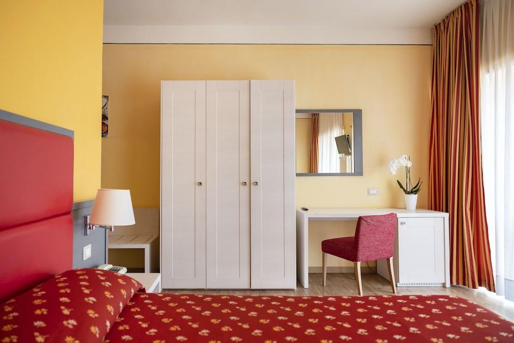 Hotel Villa Margherita Room Type - Standard Triple Room Hotel Villa Margherita Room Type - Standard Triple Room