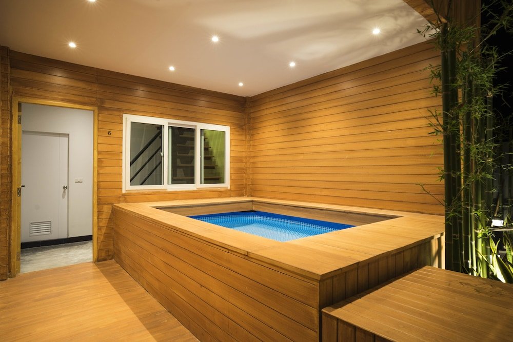 The M Pool Villas Bangkok - BTS Ekkamai - Tap to explore photos