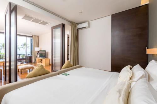 The Sea Koh Samui Resort & Residences by Tolani Room Type - One Bedroom Deluxe Suite Sea View with Balcony and Free Mini-bar