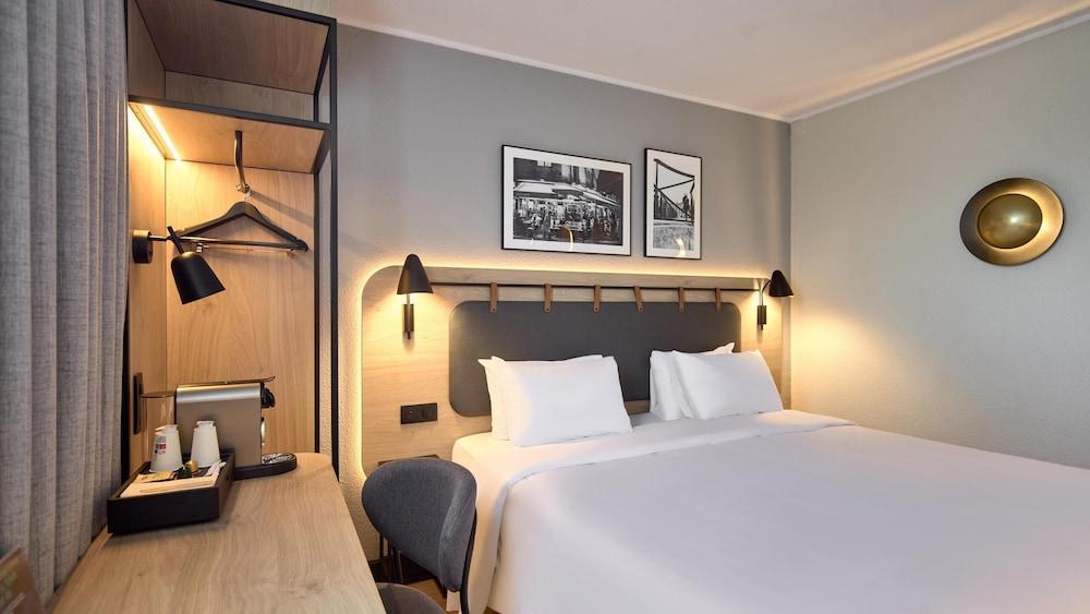 Campanile PRIME - Nanterre La Défense Room Type - Superior Room, 1 King Bed