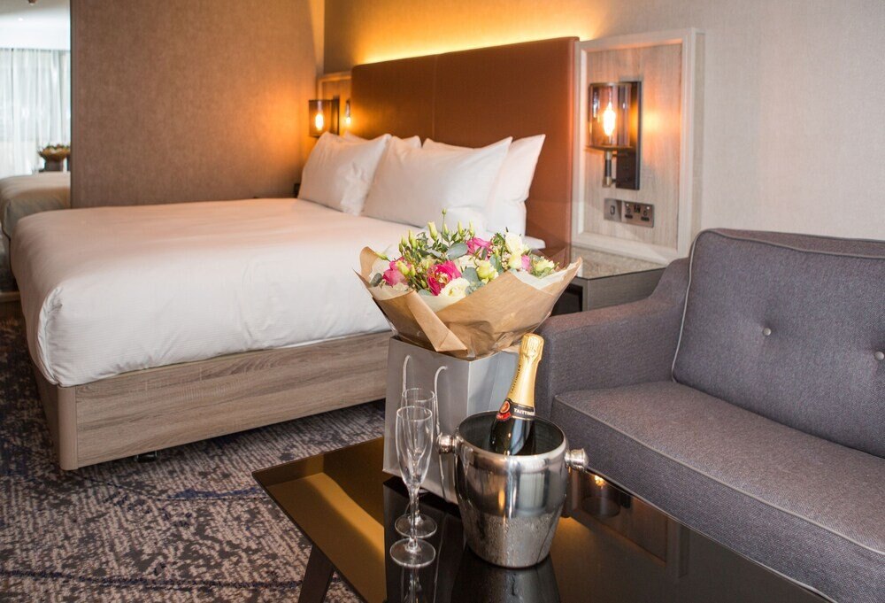 DoubleTree by Hilton London Kingston Upon Thames Room Type - KING JUNIOR SUITE
