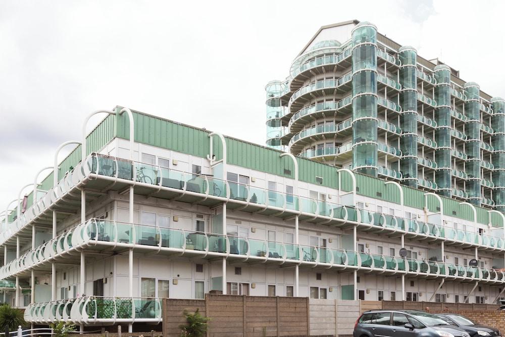 Skyvillion Tower Points - Tower Point Lovely apartment in Enfield London - Tap to explore photos