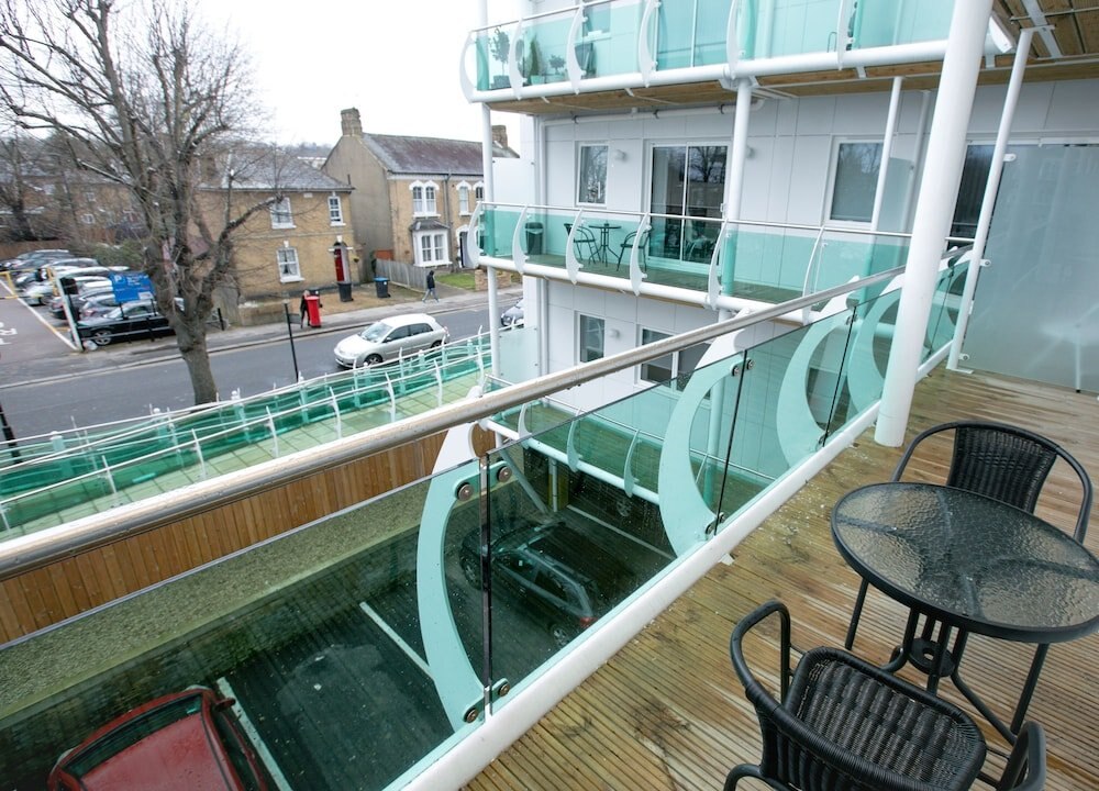 Skyvillion Tower Points - Tower Point Lovely apartment in Enfield London - Tap to explore photos