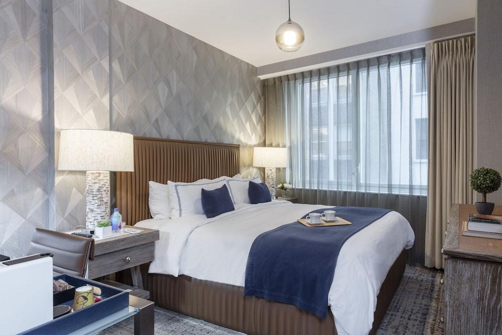Artezen Hotel Room Type - Premier King
