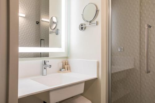 Hôtel Mercure Paris Gennevilliers - Tap to explore photos