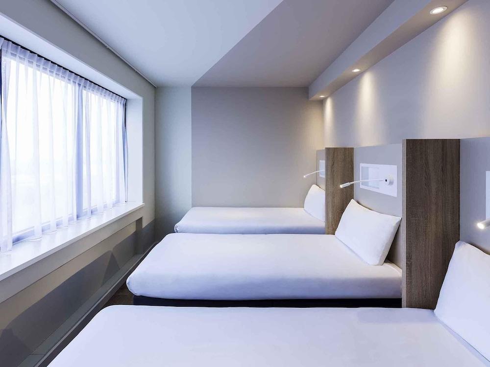 ibis budget Amsterdam City South Room Type - Room, 3 Twin Beds