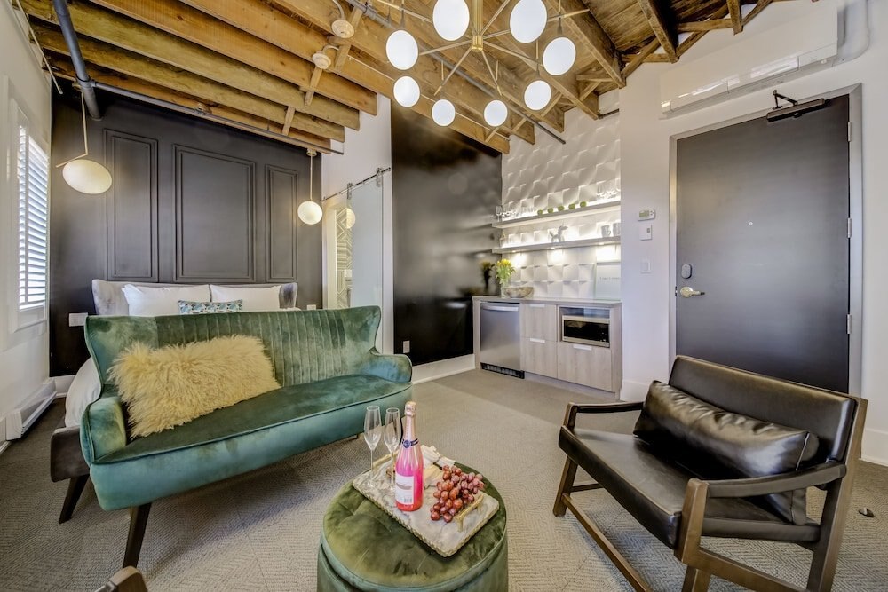 The Westlake Room Type - The Art Suite