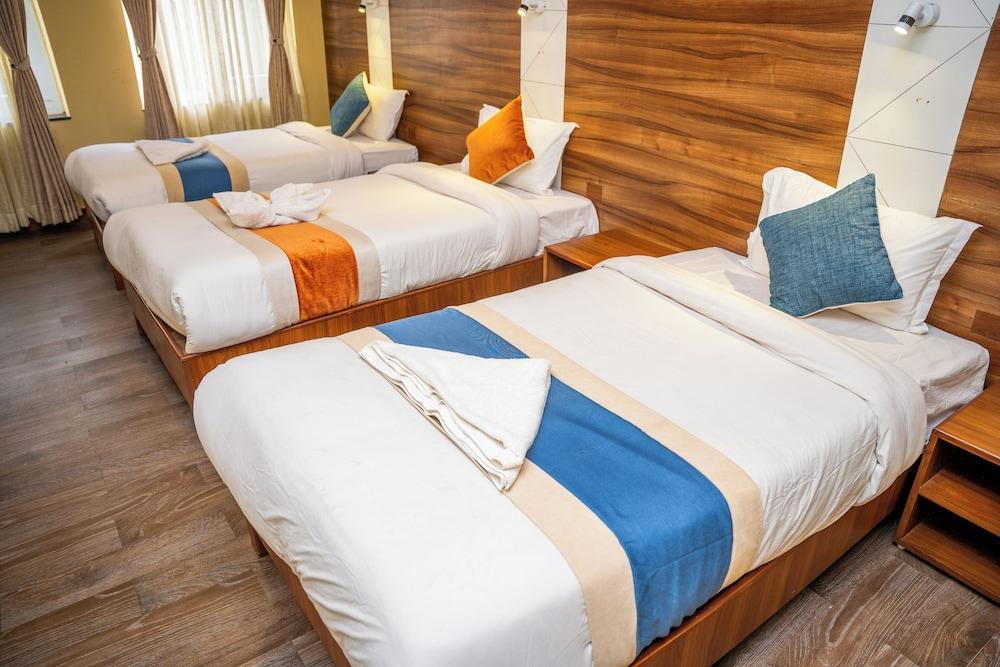Hotel Glory Garden Room Type - Deluxe Triple Room, 3 Twin Beds