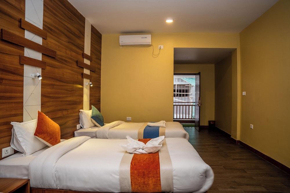 Hotel Glory Garden Room Type - Family Room, Multiple Beds