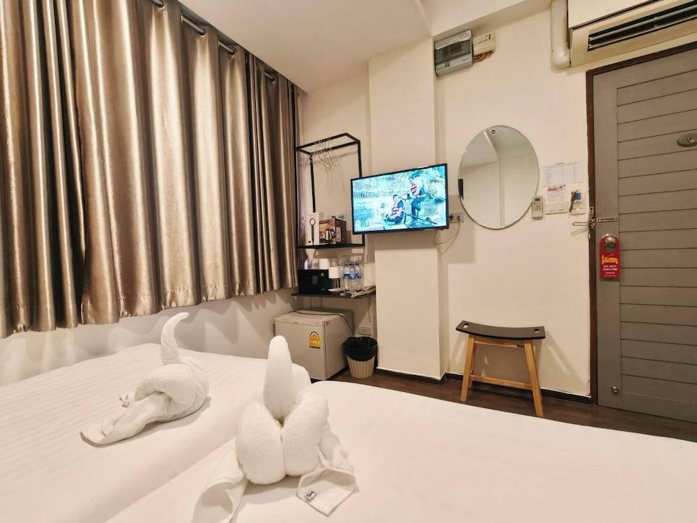 Kim Korner Hotel Room Type - Deluxe Triple Room