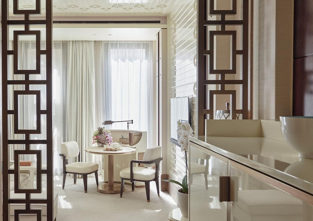 Mandarin Oriental, Doha Room Type - Family Room (Premier, King) Mandarin Oriental, Doha Room Type - Family Room (Premier, King)