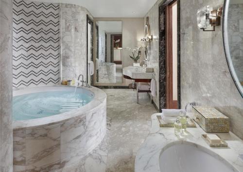 Mandarin Oriental, Doha Room Type - Premier Room King