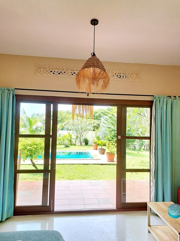 Laura's Guest House Samui - Tap to explore photos