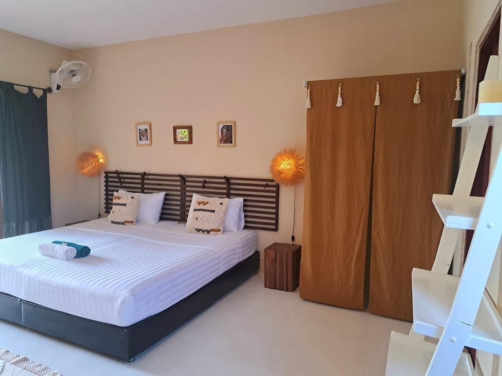 Laura's Guest House - adult only - Room Type - Superior Double or Twin Room