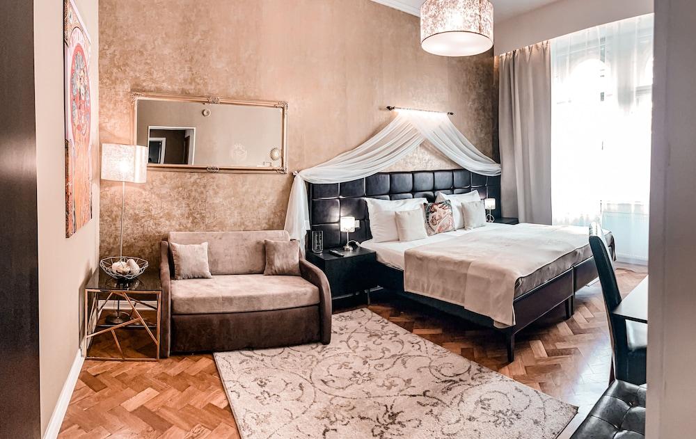 Alfons Boutique Hotel Room Type - Superior Double Room, 1 Bedroom, Private Bathroom Alfons Boutique Hotel Room Type - Superior Double Room, 1 Bedroom, Private Bathroom