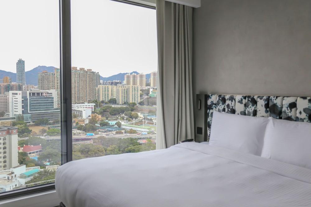Page148, Page Hotel Room Type - Deluxe King High Floor