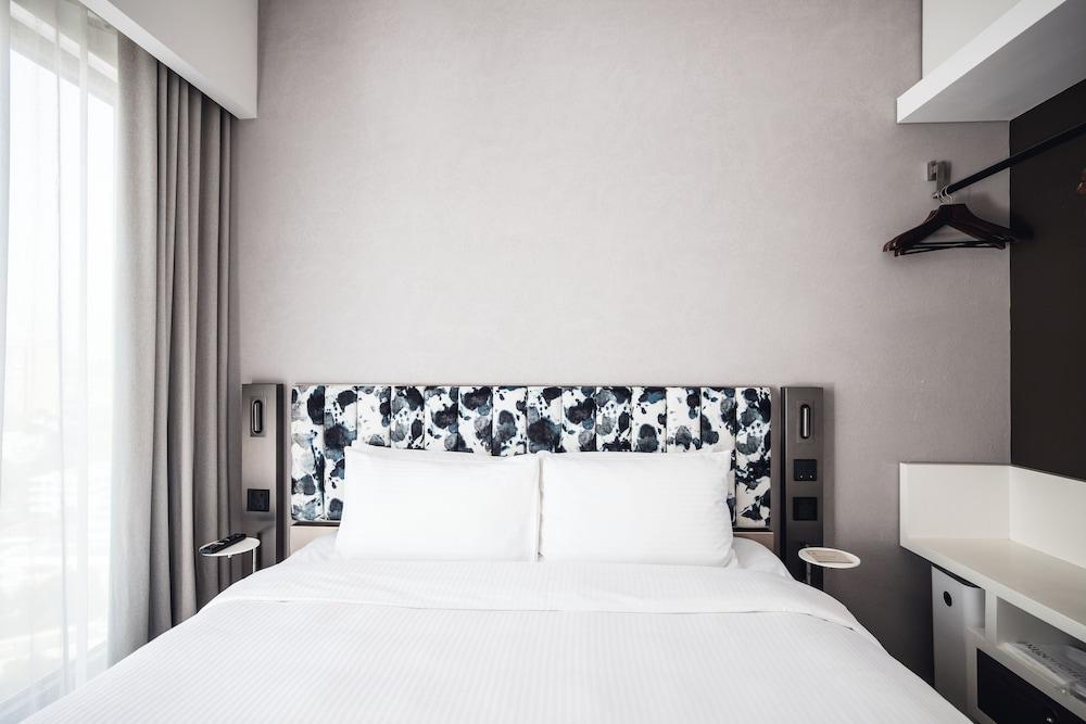 Page148, Page Hotel Room Type - Deluxe King Room