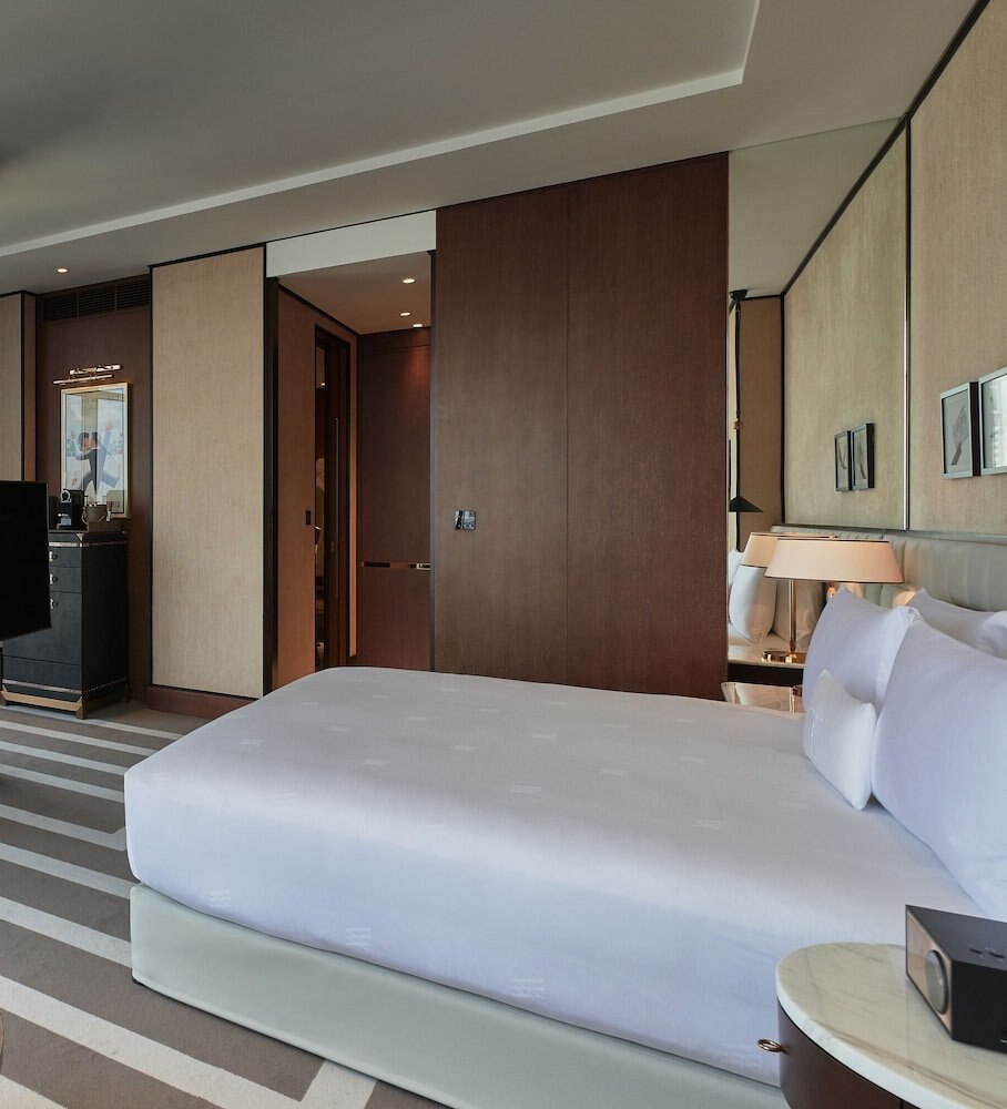 Waldorf Astoria Dubai International Financial Centre Room Type - GRAND FAMILY ROOM