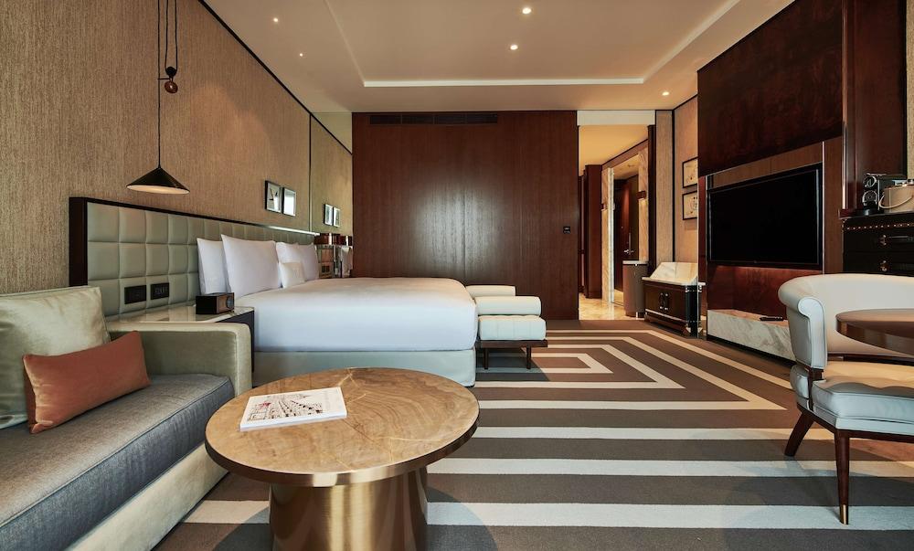 Waldorf Astoria Dubai International Financial Centre Room Type - King Premier Room City View