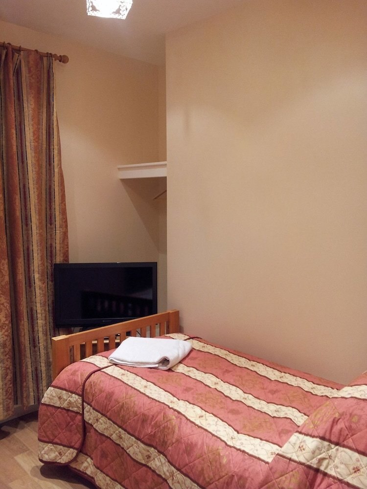 Dharma Lodge Room Type - Twin Room, Shared Bathroom