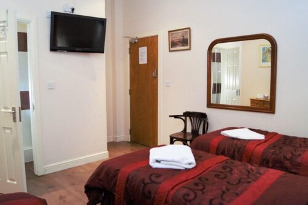 Dharma Lodge Room Type - Family Triple Room (3 Adults)