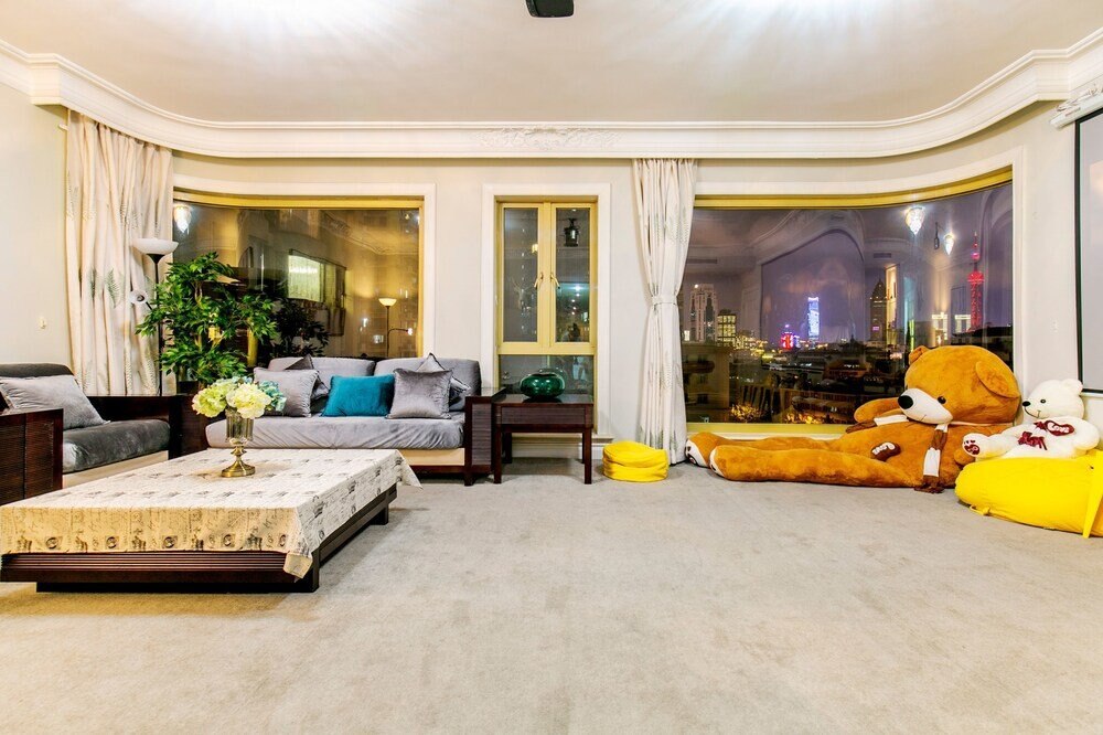 Henry's Apartment - South Henan Road - Tap to explore photos
